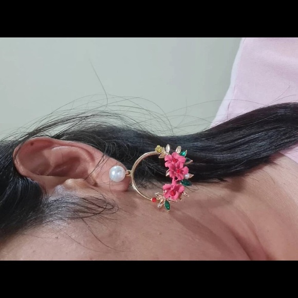 Red floral flower bouquet textured gold hoop pearl statement earrings - Picture 10 of 10